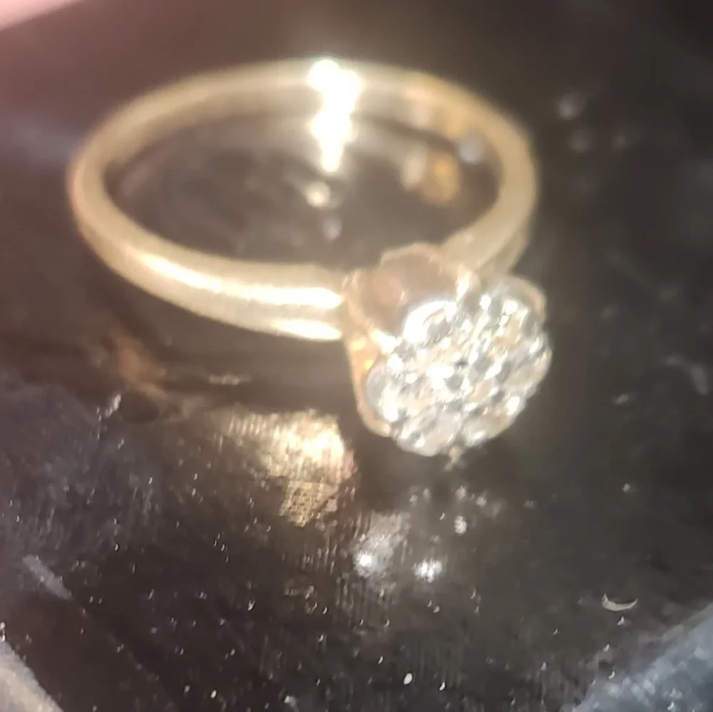 Vintage Solid Gold Diamond  Ring - Picture 3 of 16